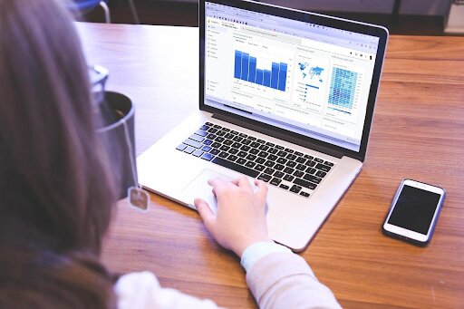 EEAT helder uitgelegd: illustratie van betrouwbare en deskundige content